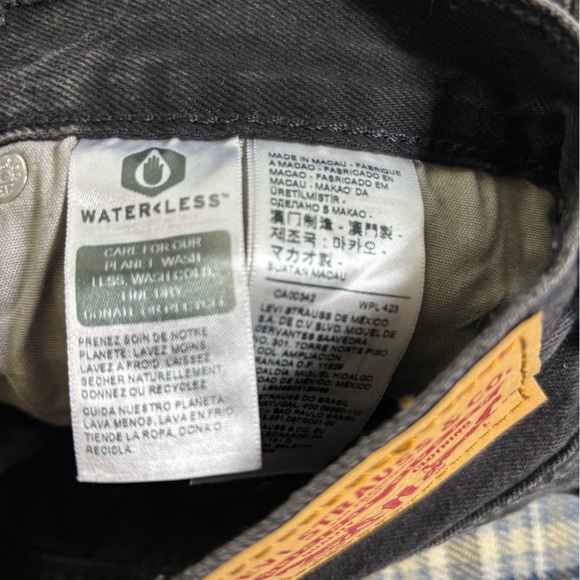 NWT Levi’s 501 Jean Shorts Ripped High Rise Button Fly Inseam New size 29 - Picture 8 of 11